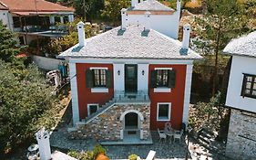 ΟΙΚΟΓΕΝΕΙΑΚΟ ΔΙΧΩΡΟ στο κέντρο της Πορταριάς